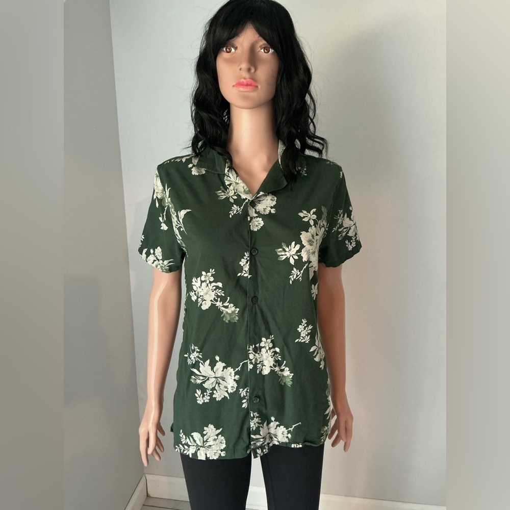 Abercrombie & Fitch Dark Green Floral Button-Down Shirt